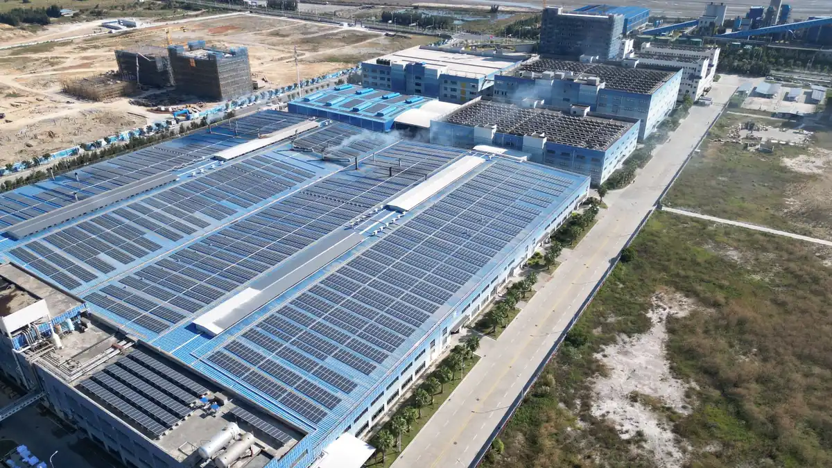 Usina fotovoltaica comercial no Distrito Industrial de Uberlândia MG