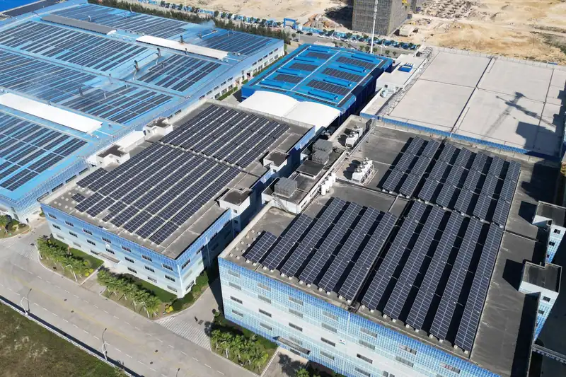 Sistema comercial de Instalação de Painel Solar em cobertura industrial de grande porte em Uberlândia MG