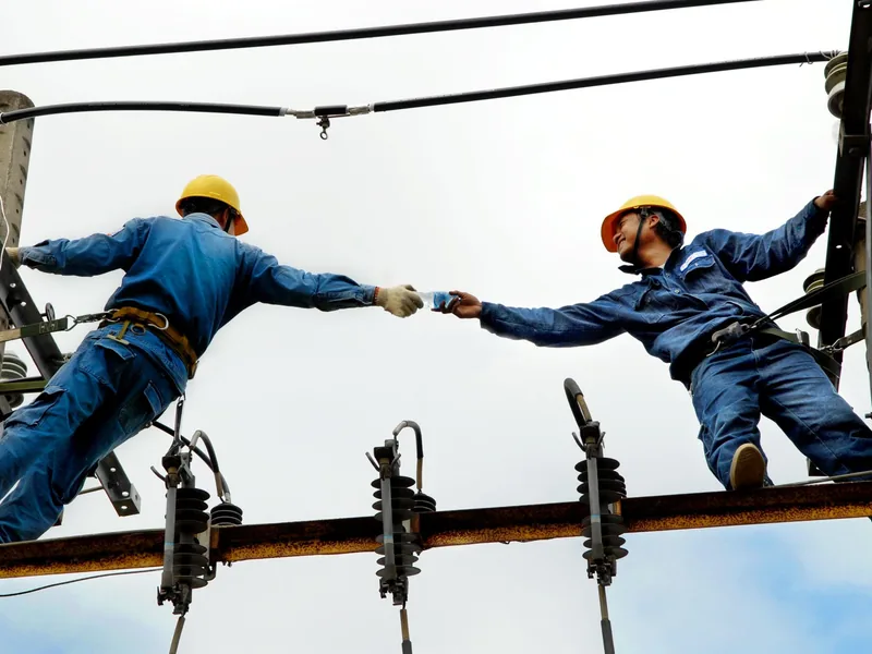 Equipe técnica credenciada de Instalação de Painel Solar atendendo clientes com pontualidade em Uberlândia e região